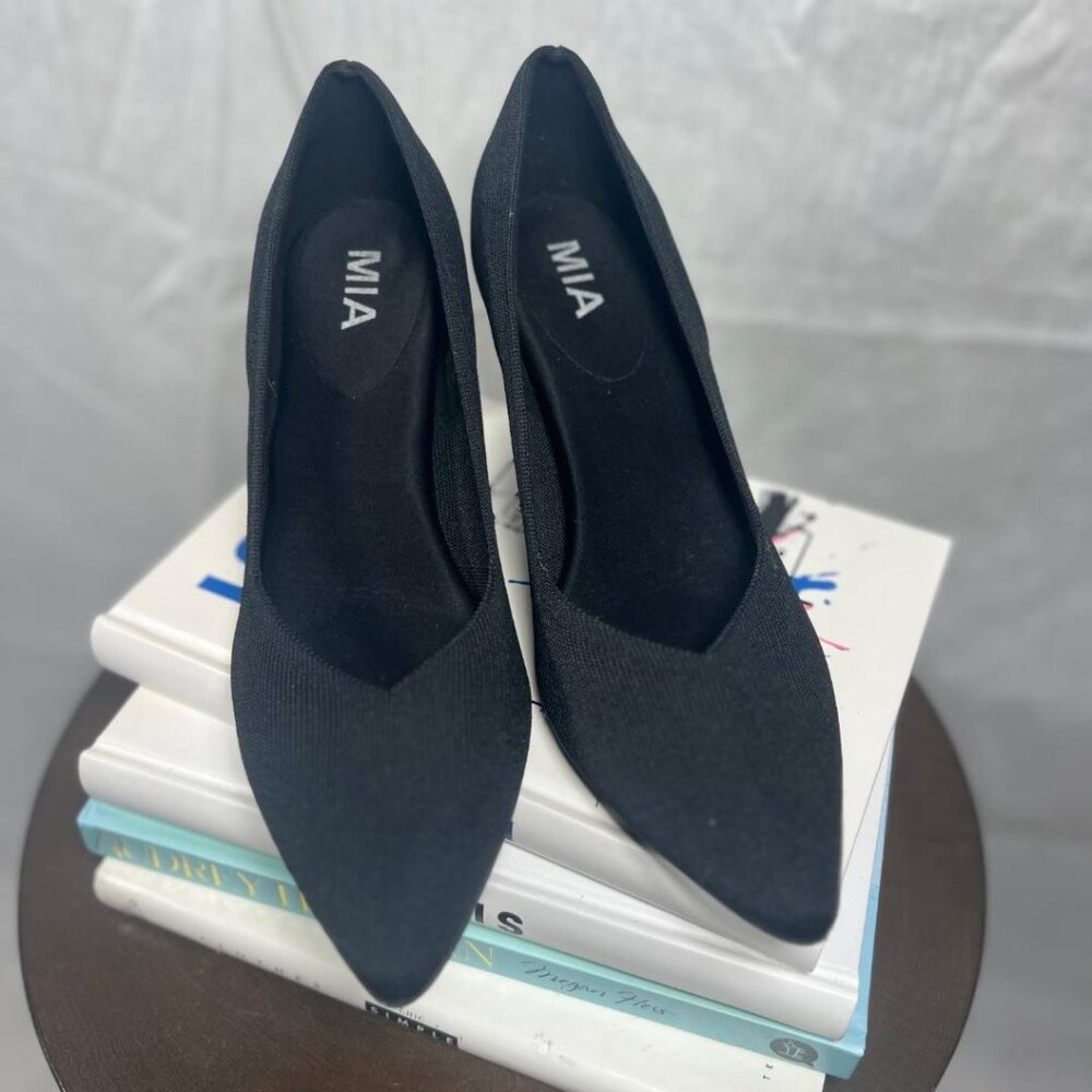 Mia Knit Pointy Toe Pumps in Black - Size 8.5